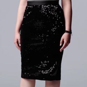 Simply Vera Wang Sequin Skirt Women’s Black Sequins Slit In Back Size Small NWT